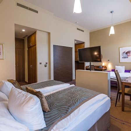 Merchants Crown Suites And Spa Praga Esterno foto Suite