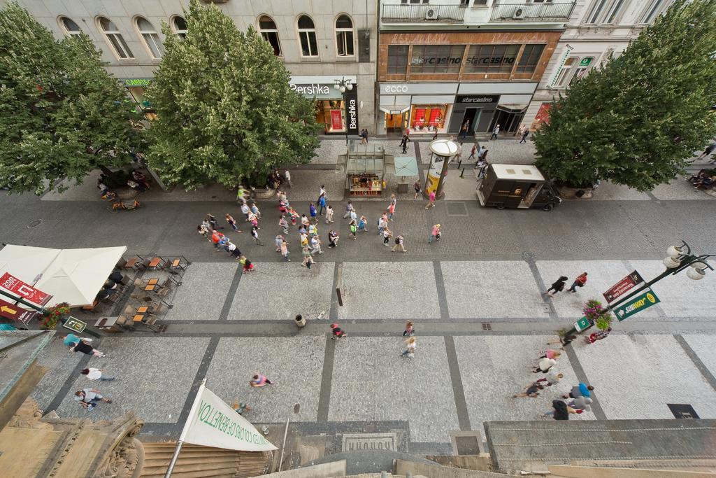 Merchants Crown Suites And Spa Praga Esterno foto The square in 2011