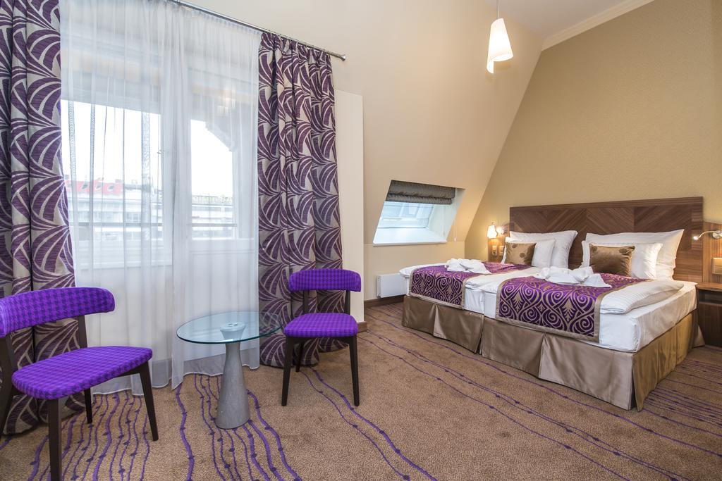 Merchants Crown Suites And Spa Praga Esterno foto