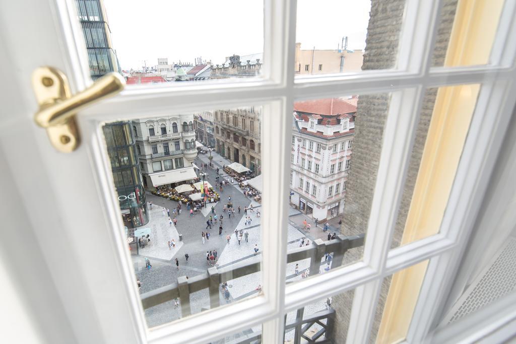 Merchants Crown Suites And Spa Praga Esterno foto View from the window of a room at the hotel