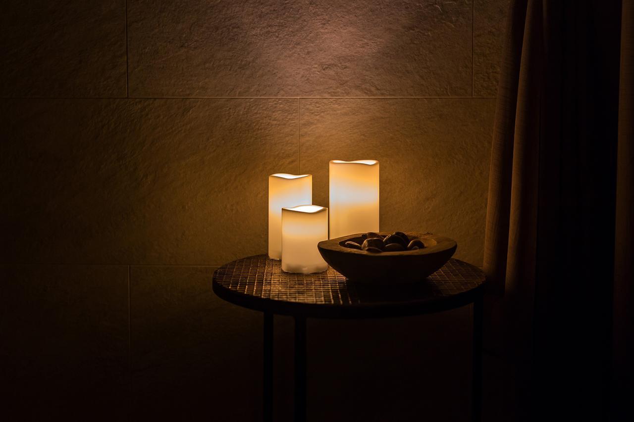 Merchants Crown Suites And Spa Praga Esterno foto Candles