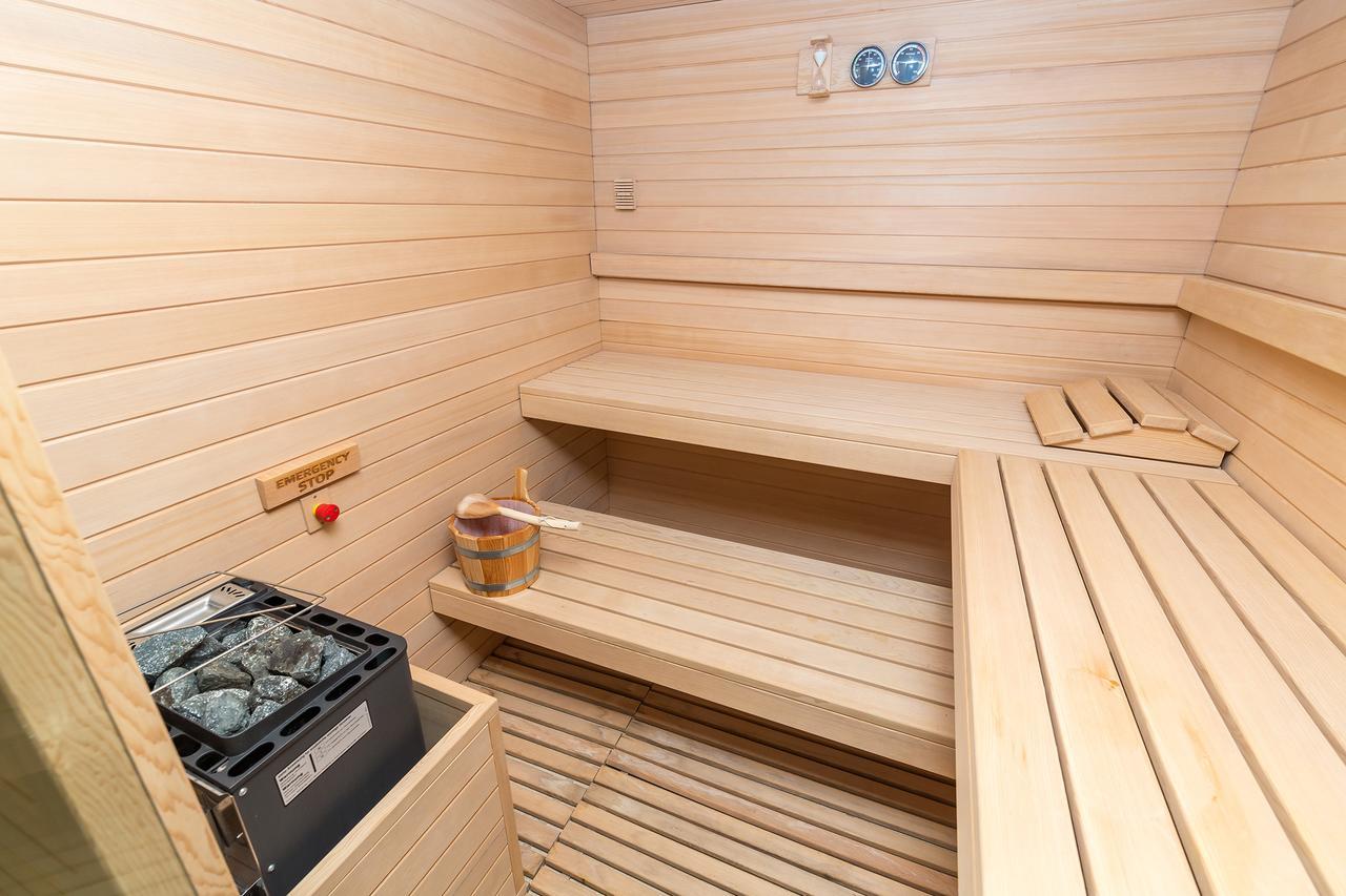 Merchants Crown Suites And Spa Praga Esterno foto A Finnish sauna