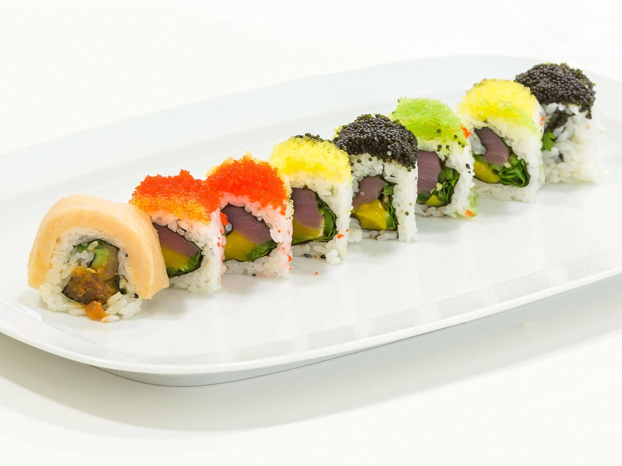 Merchants Crown Suites And Spa Praga Esterno foto A sushi roll
