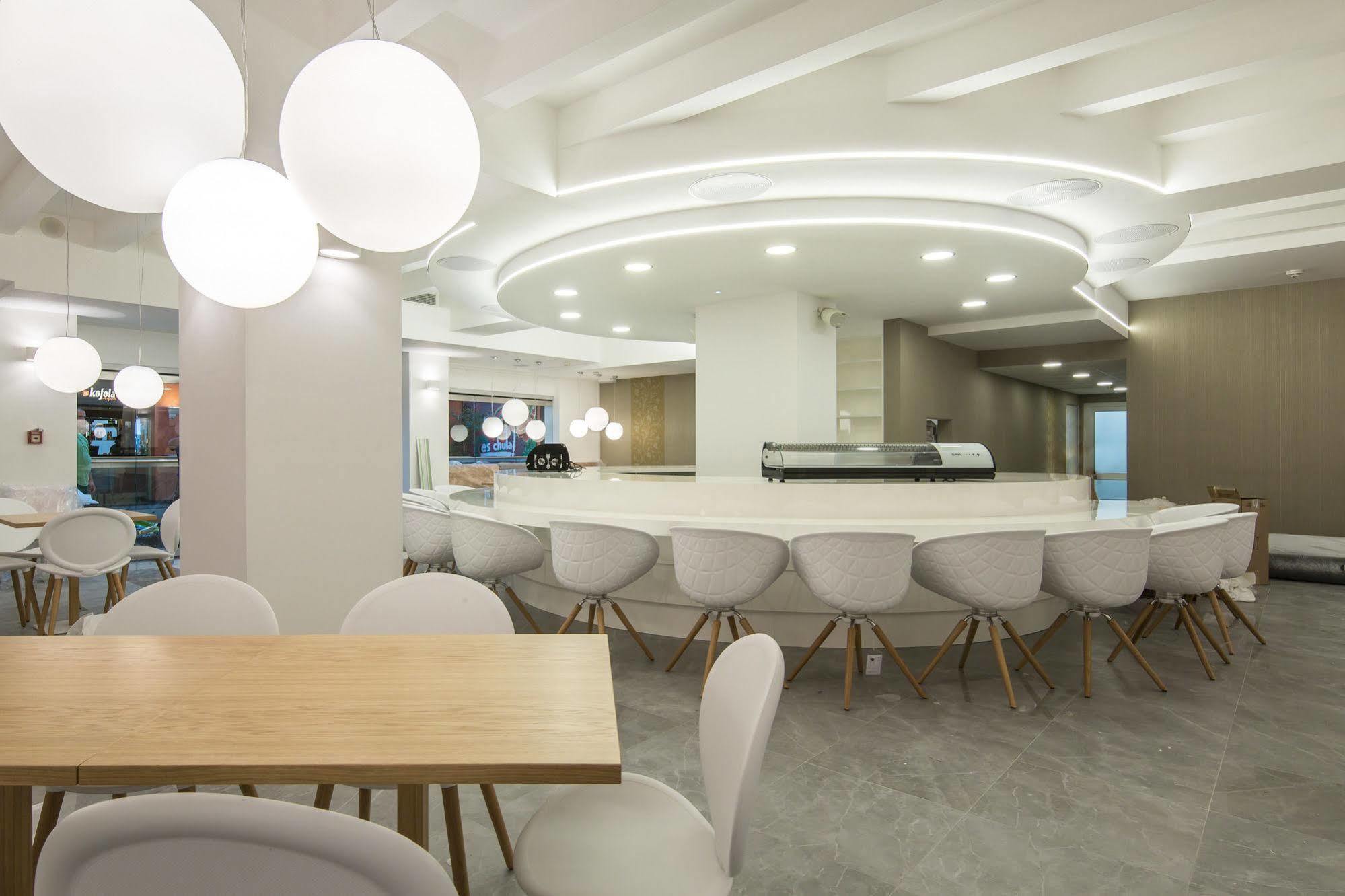 Merchants Crown Suites And Spa Praga Esterno foto The restaurant